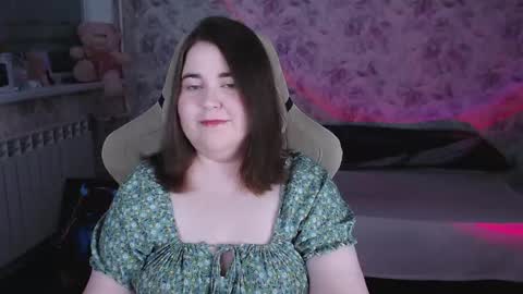 estelle_hicks online show from April 28, 2026, 6:57 pm