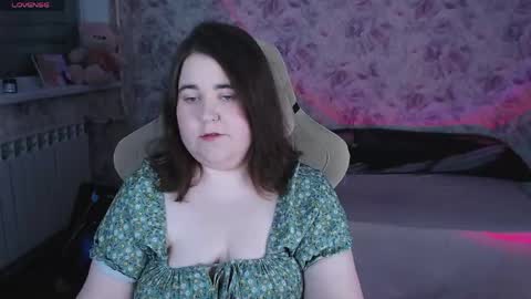 Snapshot of estelle_hicks chatting on May 6, 2026, 6:57 pm estelle_hicks online show from May 6, 2026, 6:57 pm