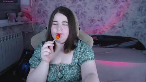 Snapshot of estelle_hicks chatting on May 20, 2026, 7:20 pm estelle_hicks online show from May 20, 2026, 7:20 pm