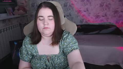 Snapshot of estelle_hicks chatting on June 1, 2026, 6:53 pm estelle_hicks online show from June 1, 2026, 6:53 pm