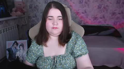 Snapshot of estelle_hicks chatting on June 5, 2026, 7:19 pm estelle_hicks online show from June 5, 2026, 7:19 pm