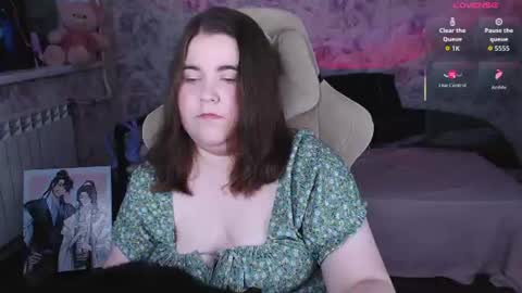 Snapshot of estelle_hicks chatting on June 16, 2026, 7:27 pm estelle_hicks online show from June 16, 2026, 7:27 pm