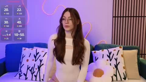 Ester online show from March 3, 2025, 10:20 pm