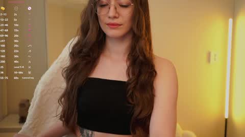 Snapshot of ester_hill chatting on May 14, 2026, 6:31 am Ester online show from May 14, 2026, 6:31 am