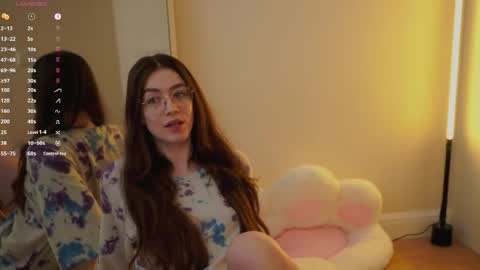 Snapshot of ester_hill chatting on May 19, 2026, 4:08 am Ester online show from May 19, 2026, 4:08 am