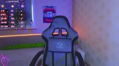 EsterPlayful online show from September 16, 2025, 10:49 am