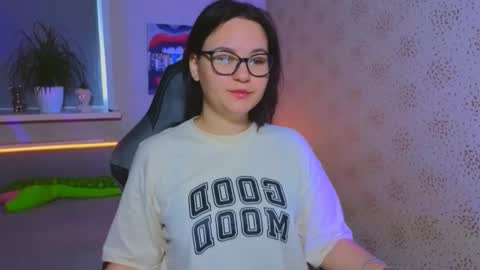 EsterPlayful online show from November 4, 2025, 8:57 am