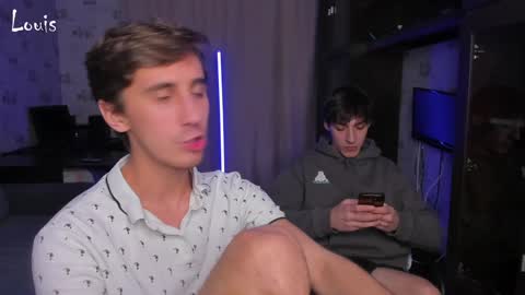 Snapshot of esthetics_boys chatting on December 15, 2024, 3:45 am LOUIS online show from December 15, 2024, 3:45 am