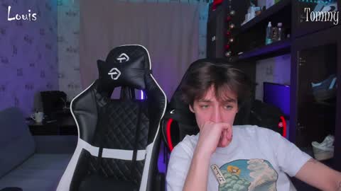 Snapshot of esthetics_boys chatting on January 19, 2025, 3:18 am LOUIS online show from January 19, 2025, 3:18 am