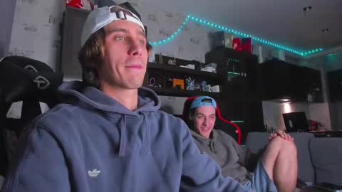 Snapshot of esthetics_boys chatting on October 4, 2025, 8:18 pm LOUIS online show from October 4, 2025, 8:18 pm