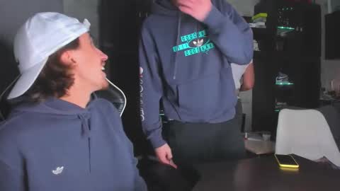 Snapshot of esthetics_boys chatting on November 5, 2025, 7:25 pm LOUIS online show from November 5, 2025, 7:25 pm