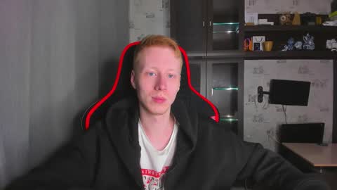 Snapshot of esthetics_boys chatting on November 12, 2025, 10:26 am LOUIS online show from November 12, 2025, 10:26 am