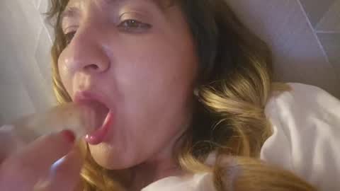 estrellawalters online show from May 26, 2026, 12:34 pm