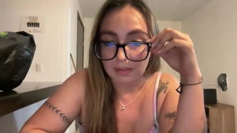 Snapshot of estrellita1990 chatting on March 19, 2026, 3:54 am estrellita1990 online show from March 19, 2026, 3:54 am