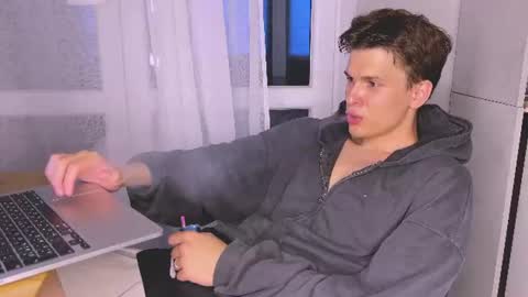 Snapshot of estremecerse chatting on June 29, 2026, 7:03 pm Alex online show from June 29, 2026, 7:03 pm
