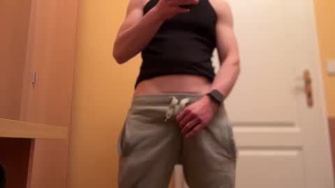 Snapshot of etat_on chatting on January 7, 2025, 7:59 pm Tom online show from January 7, 2025, 7:59 pm