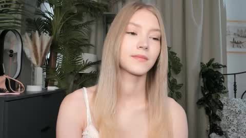 Snapshot of eternity_cuite chatting on September 13, 2025, 5:40 am Natalie online show from September 13, 2025, 5:40 am