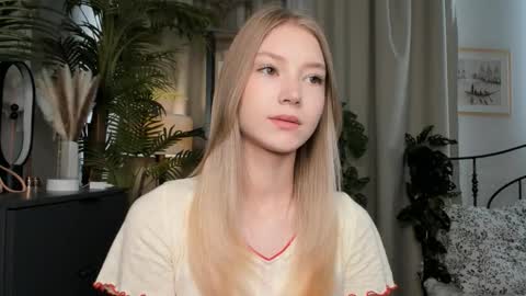 Snapshot of eternity_cuite chatting on September 14, 2025, 5:39 am Natalie online show from September 14, 2025, 5:39 am