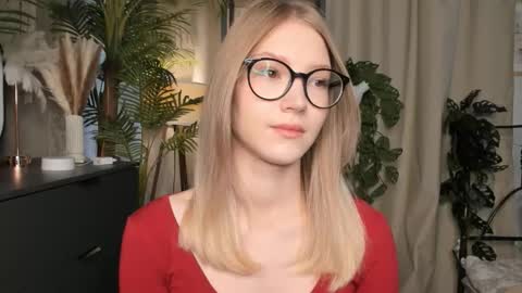 Snapshot of eternity_cuite chatting on October 12, 2025, 5:50 am Natalie online show from October 12, 2025, 5:50 am