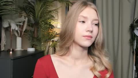 Snapshot of eternity_cuite chatting on October 25, 2025, 5:48 am Natalie online show from October 25, 2025, 5:48 am