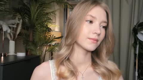 Snapshot of eternity_cuite chatting on November 9, 2025, 5:39 am Natalie online show from November 9, 2025, 5:39 am