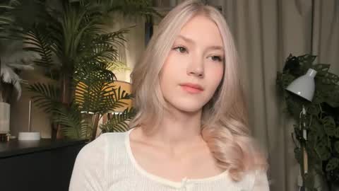 Snapshot of eternity_cuite chatting on December 3, 2025, 5:48 am Natalie online show from December 3, 2025, 5:48 am