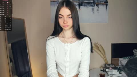 Snapshot of eternity_is_endless chatting on June 7, 2026, 7:34 am Mary online show from June 7, 2026, 7:34 am