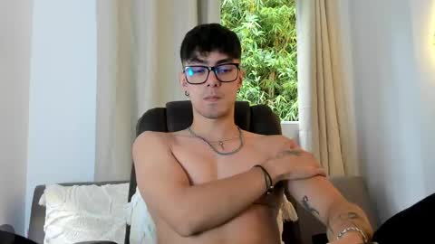 etham_wolf1 online show from May 13, 2026, 6:38 pm