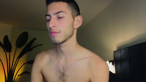 Snapshot of ethan_skiny_ chatting on December 20, 2024, 7:22 am Joan online show from December 20, 2024, 7:22 am