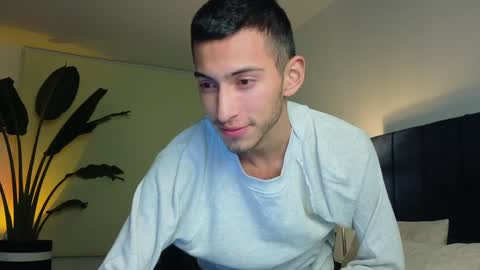 Snapshot of ethan_skiny_ chatting on December 21, 2024, 4:52 am Joan online show from December 21, 2024, 4:52 am