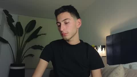 Snapshot of ethan_skiny_ chatting on February 18, 2025, 4:04 am Joan online show from February 18, 2025, 4:04 am