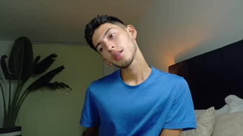 Snapshot of ethan_skiny_ chatting on December 2, 2025, 4:40 am Joan online show from December 2, 2025, 4:40 am