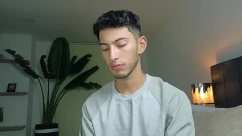 Snapshot of ethan_skiny_ chatting on December 5, 2025, 5:27 am Joan online show from December 5, 2025, 5:27 am