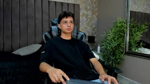 ethanlowell online show from October 15, 2025, 6:02 am