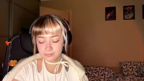 Snapshot of ethelynprochaska chatting on November 15, 2025, 5:27 am Emily online show from November 15, 2025, 5:27 am