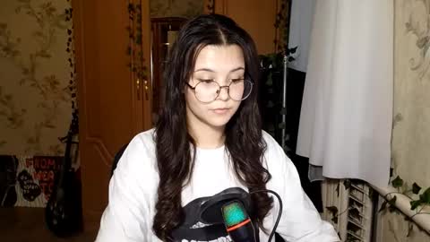 Snapshot of eugeniecarrubba chatting on May 25, 2026, 3:18 pm Lily 1st day online show from May 25, 2026, 3:18 pm