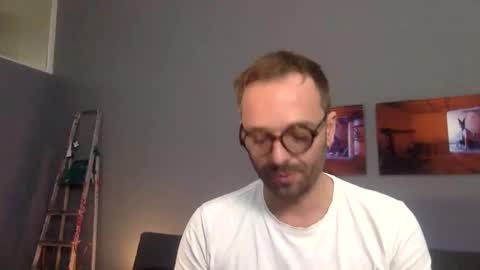 Snapshot of euginehot chatting on December 15, 2025, 12:09 pm euginehot online show from December 15, 2025, 12:09 pm