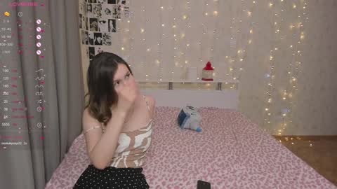 Snapshot of eumomino chatting on January 29, 2025, 7:22 pm Veronica Tiia Lilith left to right online show from January 29, 2025, 7:22 pm