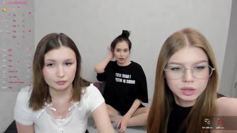 Snapshot of eumomino chatting on February 16, 2025, 8:00 pm Veronica Tiia Lilith left to right online show from February 16, 2025, 8:00 pm