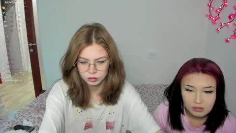 Snapshot of eumomino chatting on May 8, 2026, 12:49 am Veronica Tiia Lilith left to right online show from May 8, 2026, 12:49 am