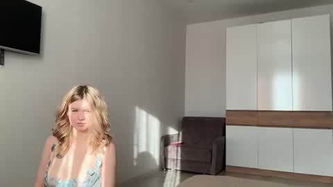 Snapshot of eumomino chatting on July 22, 2026, 1:25 pm Veronica Tiia Lilith left to right online show from July 22, 2026, 1:25 pm