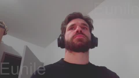 eunile online show from October 5, 2025, 5:33 pm