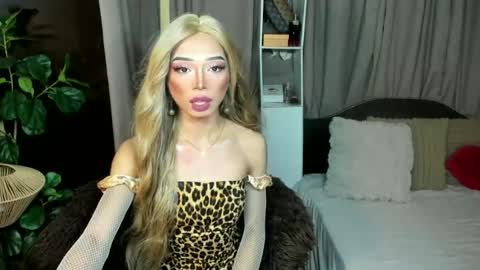 Snapshot of euphoric_goddess chatting on June 13, 2026, 10:57 am euphoric_goddess online show from June 13, 2026, 10:57 am