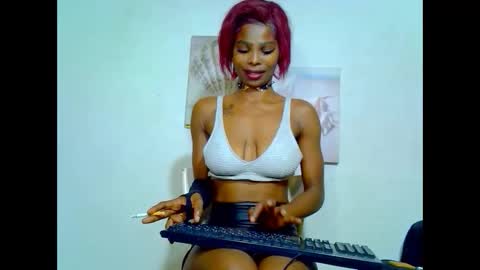 Snapshot of eva4him831 chatting on February 19, 2025, 12:44 pm eva4him831 online show from February 19, 2025, 12:44 pm