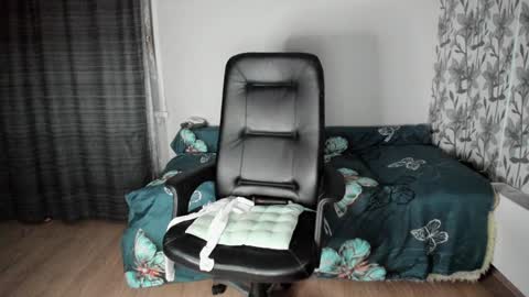 Eva online show from December 24, 2024, 6:17 pm