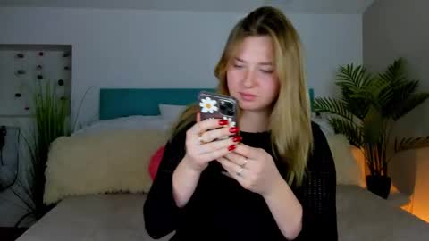 Snapshot of eva_crazy_ chatting on January 9, 2026, 1:36 pm Eva online show from January 9, 2026, 1:36 pm