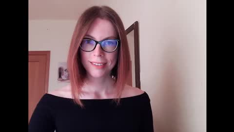 Snapshot of eva_cutesmile chatting on October 1, 2025, 2:23 pm Eva online show from October 1, 2025, 2:23 pm