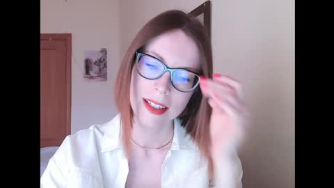 Snapshot of eva_cutesmile chatting on April 1, 2026, 5:54 pm Eva online show from April 1, 2026, 5:54 pm