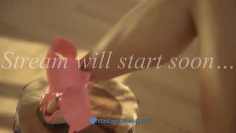 Snapshot of eva_fashionista chatting on December 19, 2025, 7:54 pm Eva online show from December 19, 2025, 7:54 pm