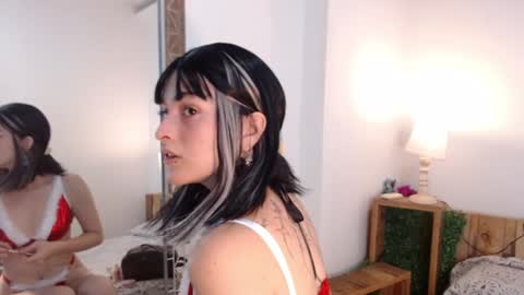 Snapshot of eva_halsey chatting on December 6, 2024, 7:45 pm E V A online show from December 6, 2024, 7:45 pm